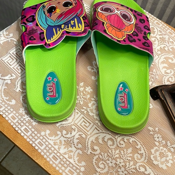 NWOT L.O.L. Surprise! Green Water Shoes Vibrant and Playful - Picture 4 of 6